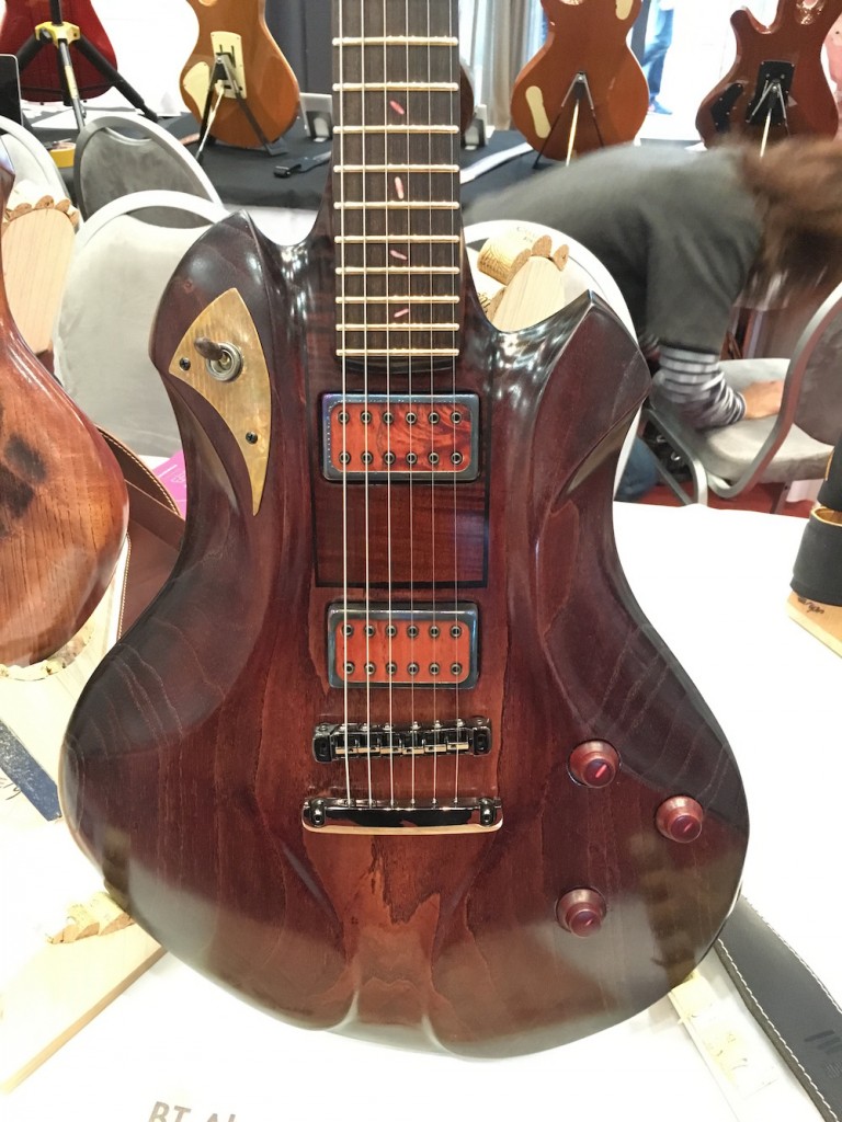 Les guitares Ergon du luthier Adriano Sergio