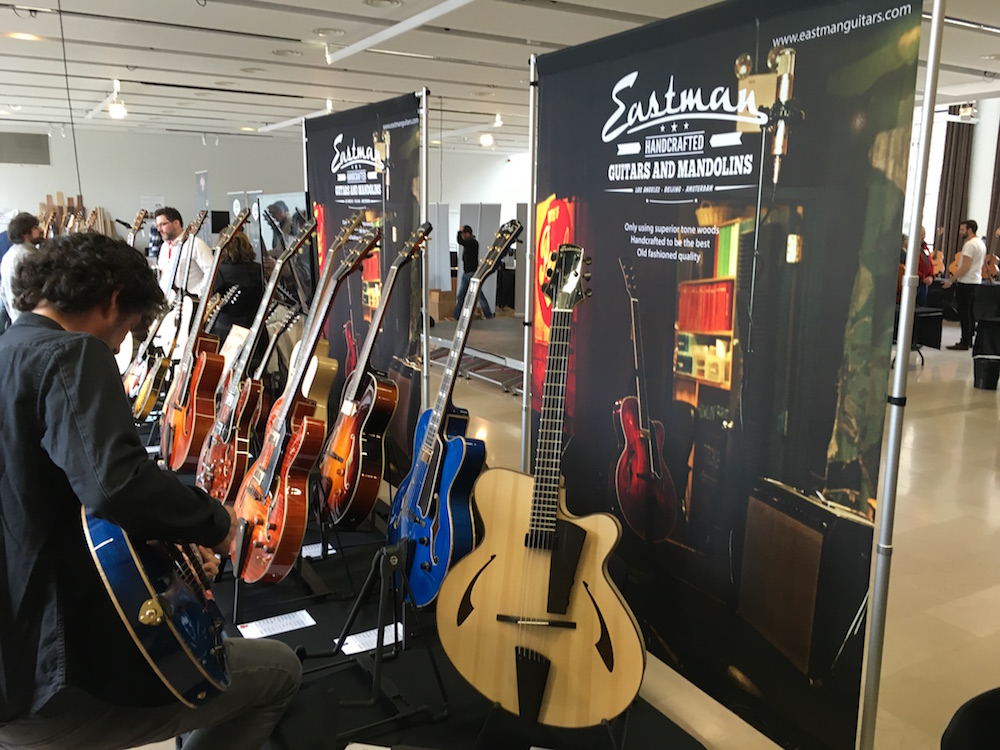 Stand Eastman Guitars lors du festival Guitares au BEffroi