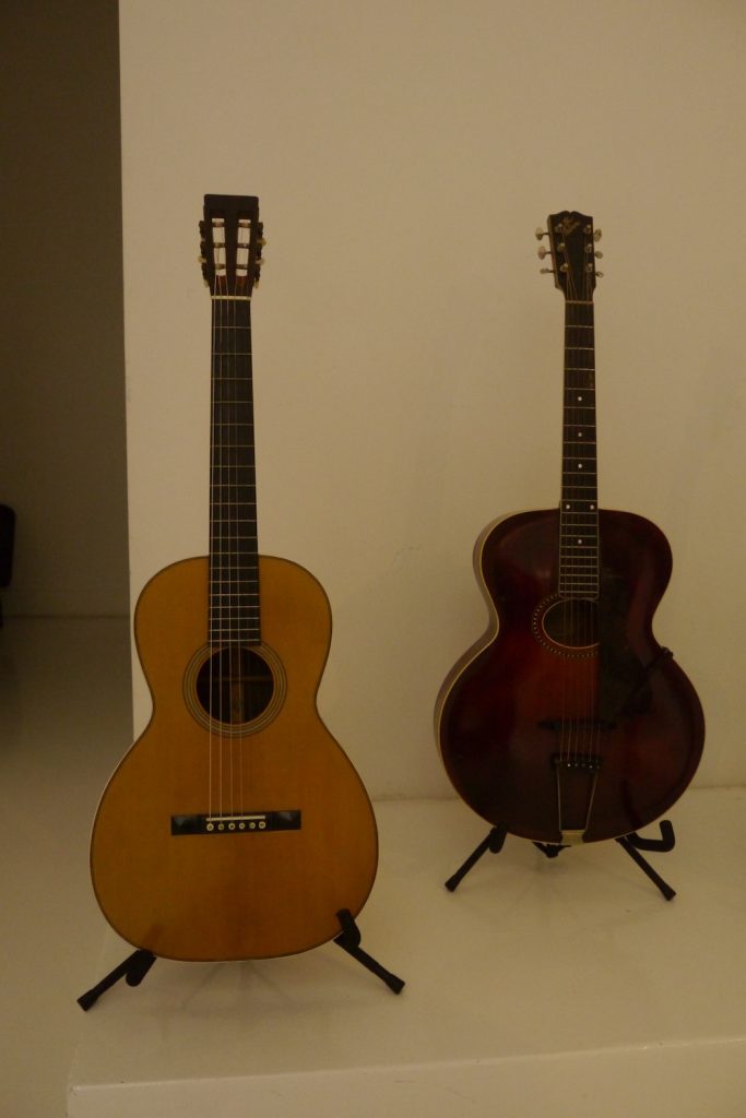 Avènement des guitares américaines - Histoires de Guitares de Gaëdic Chambrier