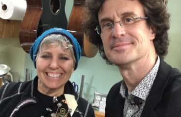 Interview luthier Kathy Wingert dans son atelier de Los Angeles