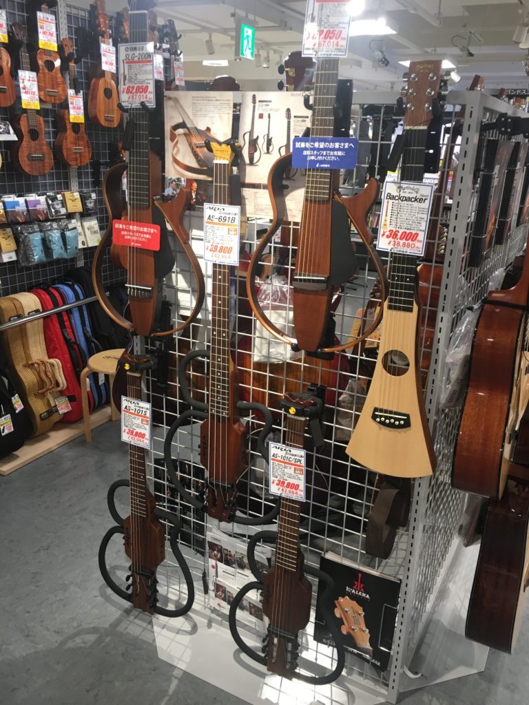 Visite d'un magasin de guitare à Osaka au Japon - La Chaîne Guitare