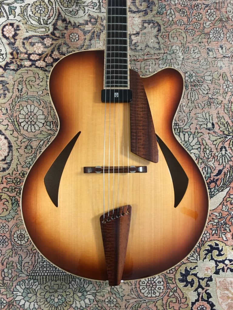 Test Guitare - Archtop 16,5" du luthier Pierre Bertrand