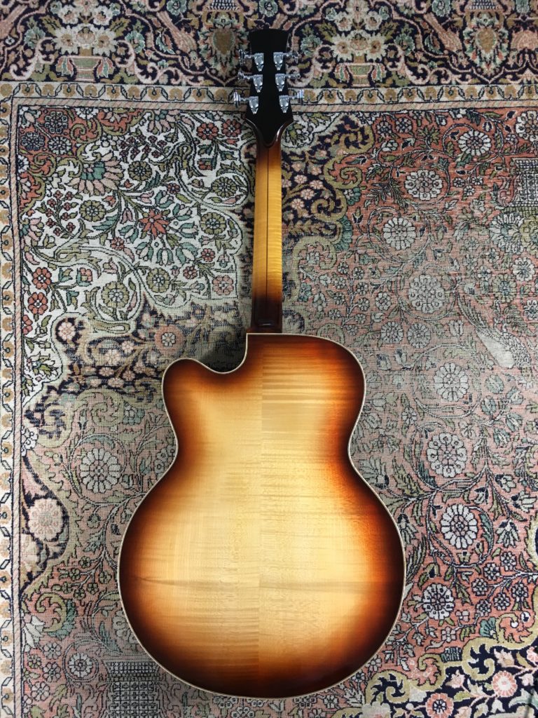 Test Guitare - Archtop 16,5" du luthier Pierre Bertrand