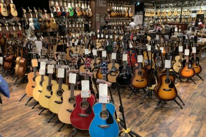 Visite Magasin de Guitare Osaka 2/6 - Mikki Gakki Acoustic Inn