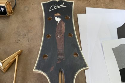 Elaboration de la 700ème guitare du luthier Franck Cheval - Chronique Lutherie