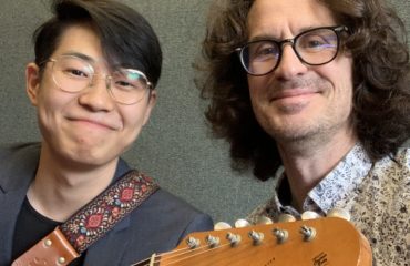 Joseph Yun, interview guitare à la main au Musicians Institute Hollywood