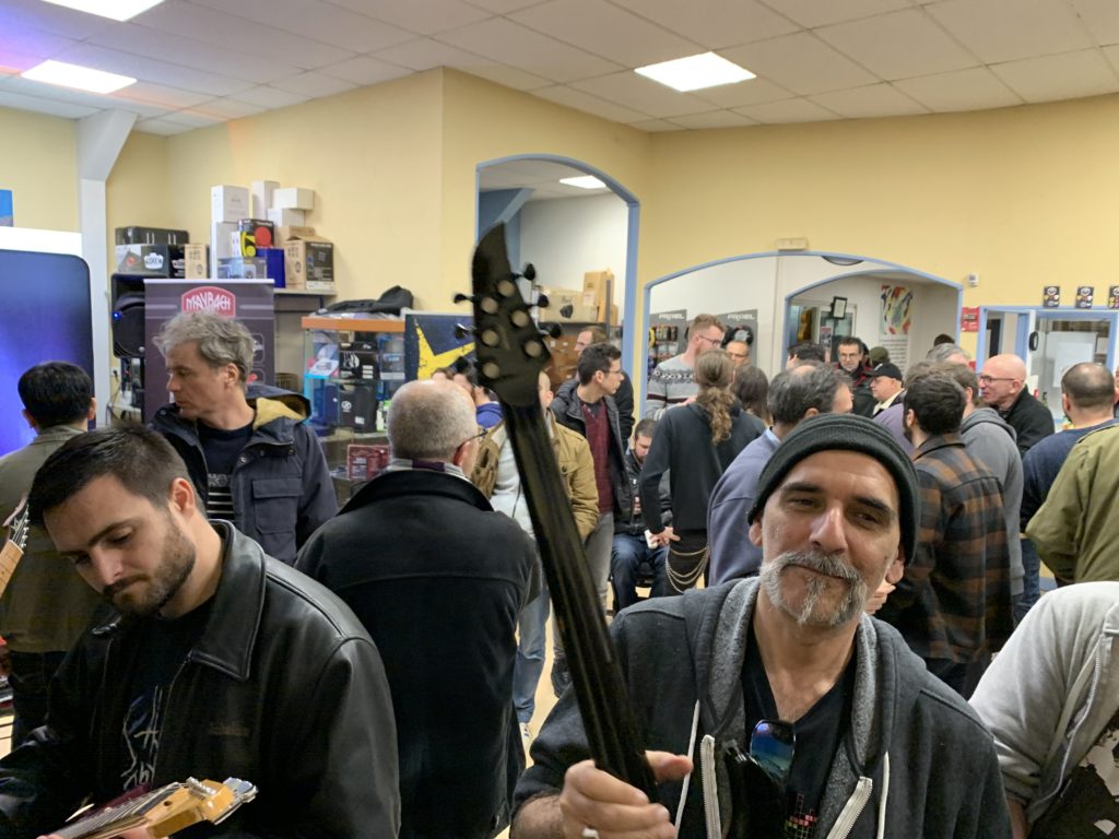 Reportage Soirée Matos Vola Guitar et BD Custom au magasin Le Diapason à Bourges