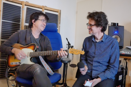 Guitariste d'Alain Souchon, interview Michel-Yves Kochmann guitare à la main, deuxième partie
