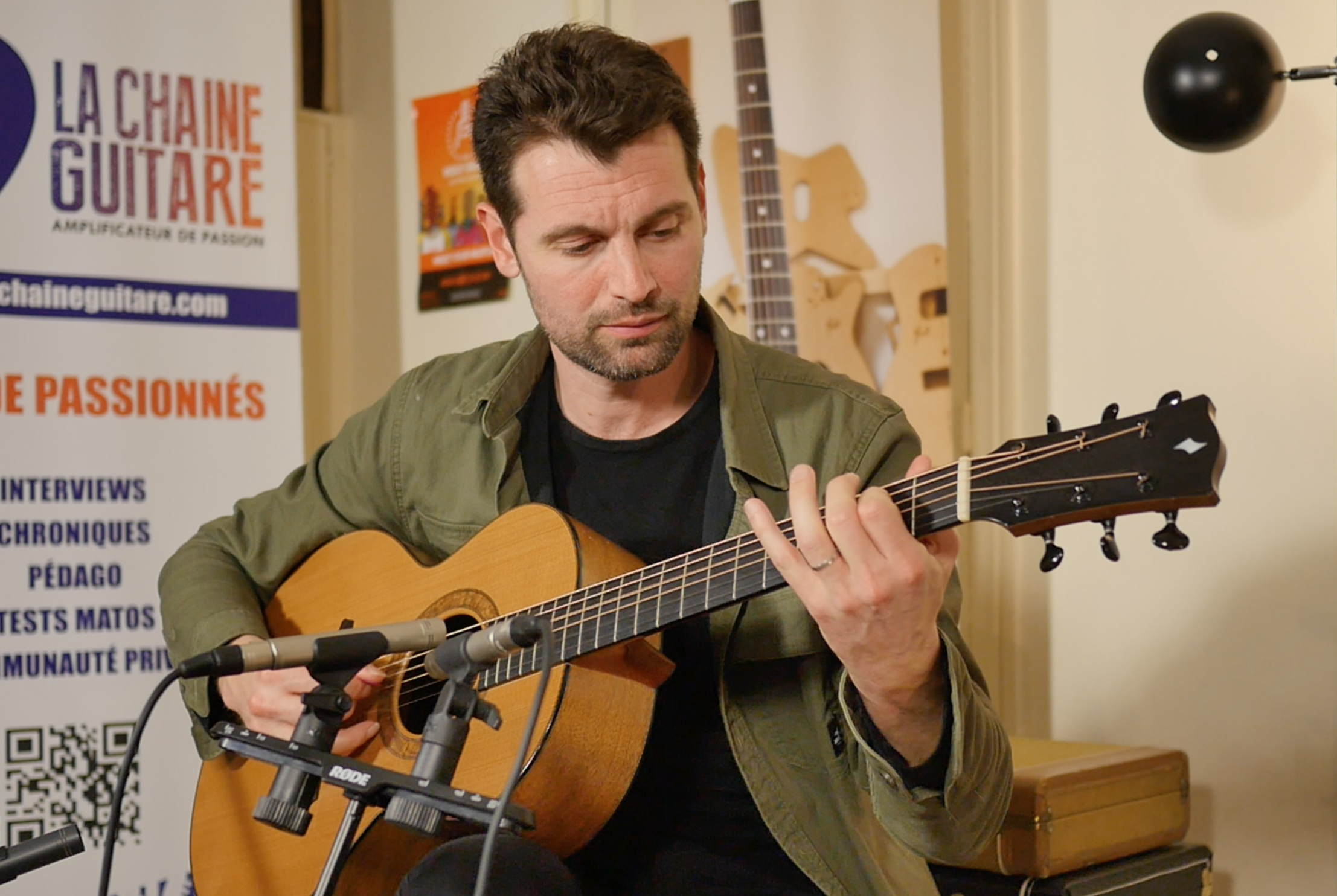Samuel Strouk présente ses Nouveaux Mondes guitare à la main et son appli Music In