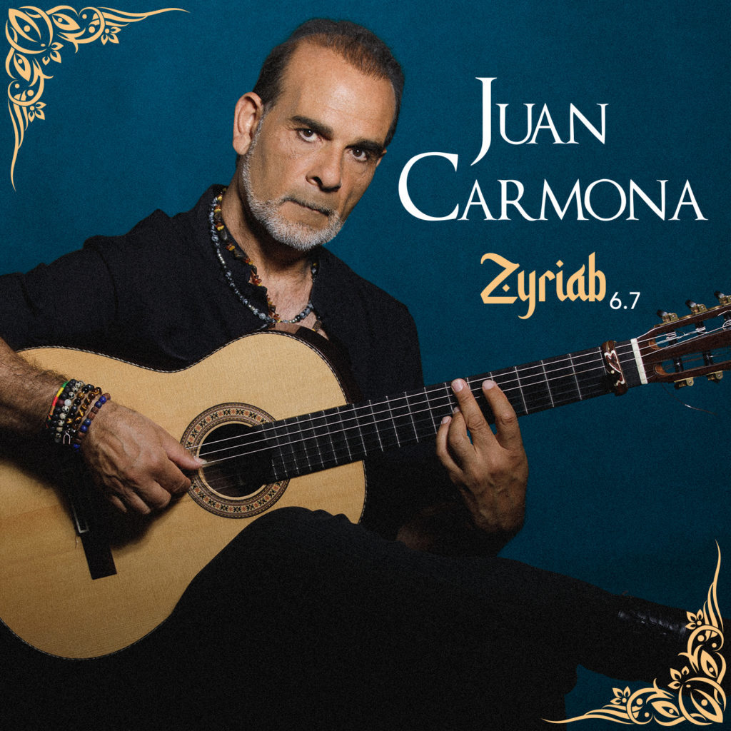 Juan Carmona, guitariste Falmenco,  présente guitare à la main son album Zyriab 6.7