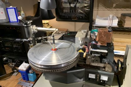 Disque vinyl : fabrication d'une matrice par Eric Boulanger du studio The Bakery à Los Angeles