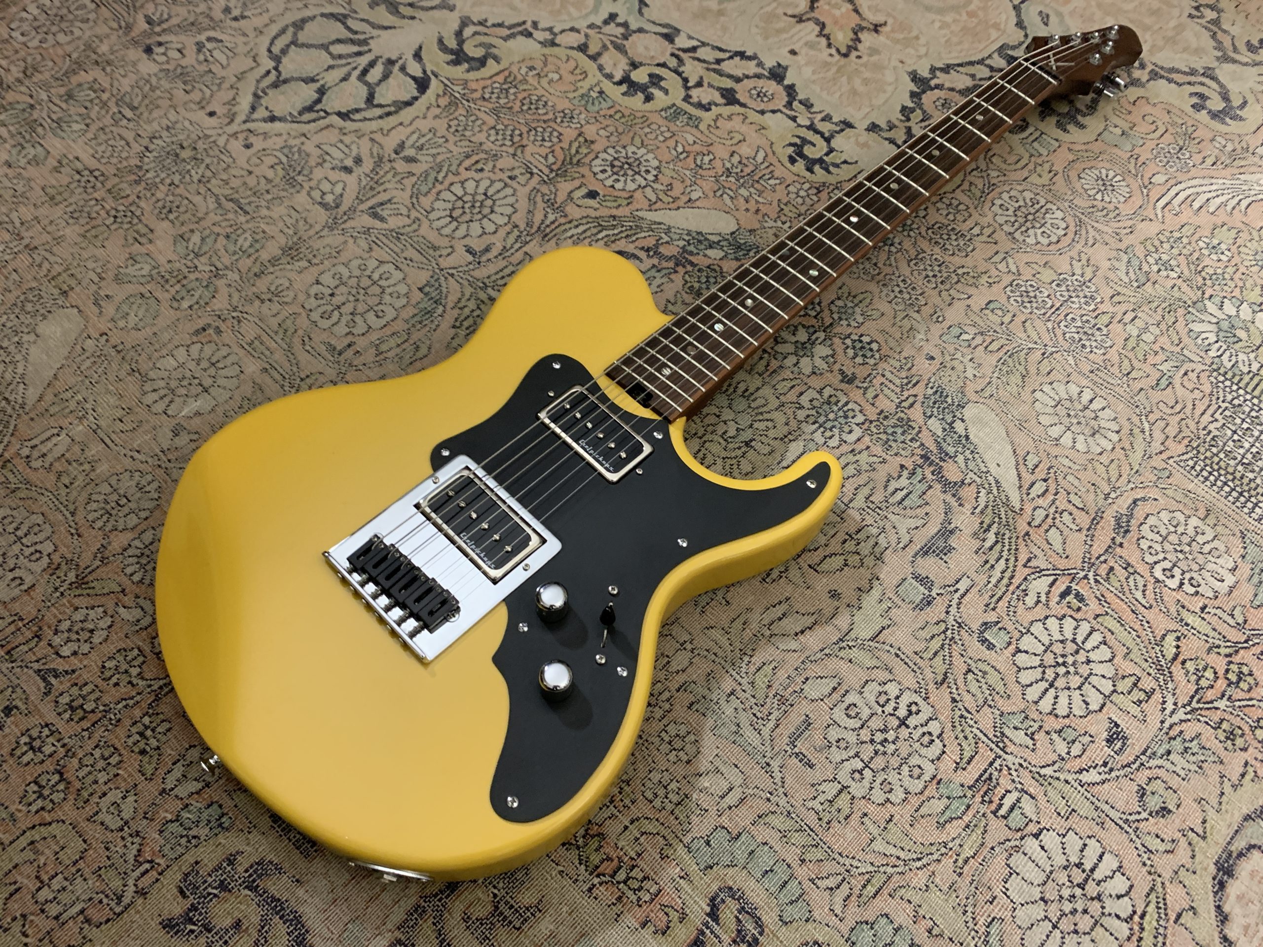 KMG modèle Klepto, une guitare du luthier construite avec le Ace Tone System
