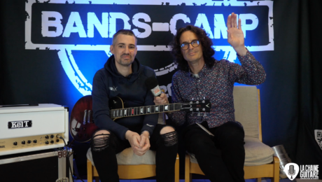 Niko Slash, interview guitare à la main lors du stage guitare Bands Camp