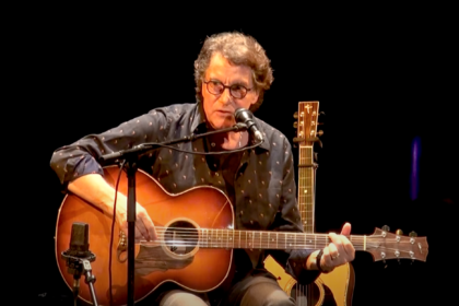 Francis Cabrel, vidéo de sa masterclass surprise lors du Festival Guitare Issoudun 2022