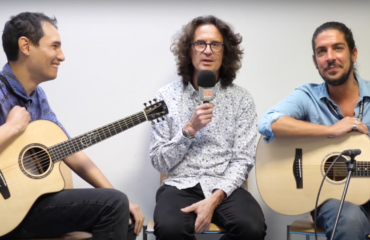 Guillaume Muschalle et Richard Manetti interview guitare à la main à Issoudun
