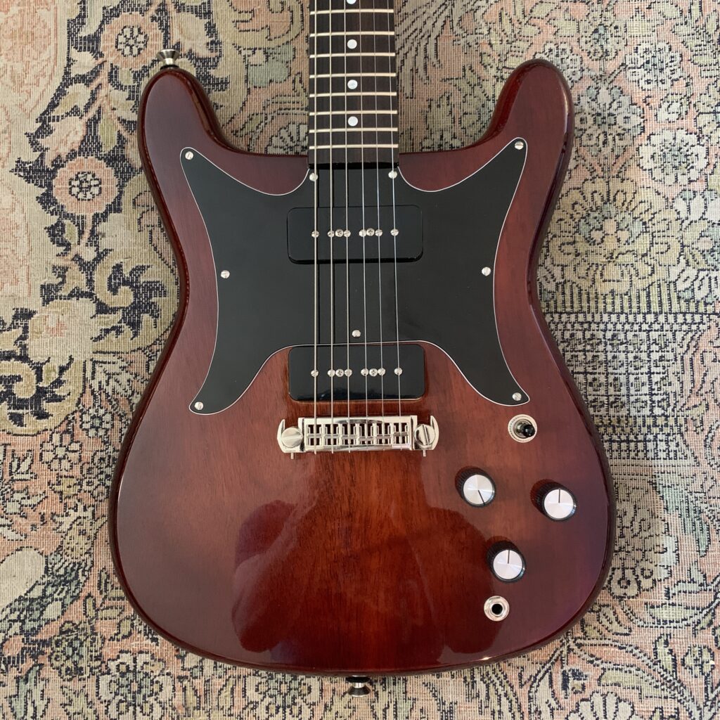 Roger Daguet, interview du luthier français et démo de la Coronet D90
