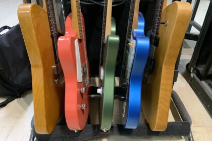 Tony Girault présente trois nouvelles guitares modèle California, une Club et deux Master