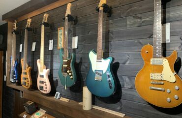 Freedom Custom Guitar Research, un fabricant boutique de Tokyo - Showroom & Démo