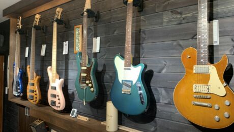 Freedom Custom Guitar Research, un fabricant boutique de Tokyo - Showroom & Démo