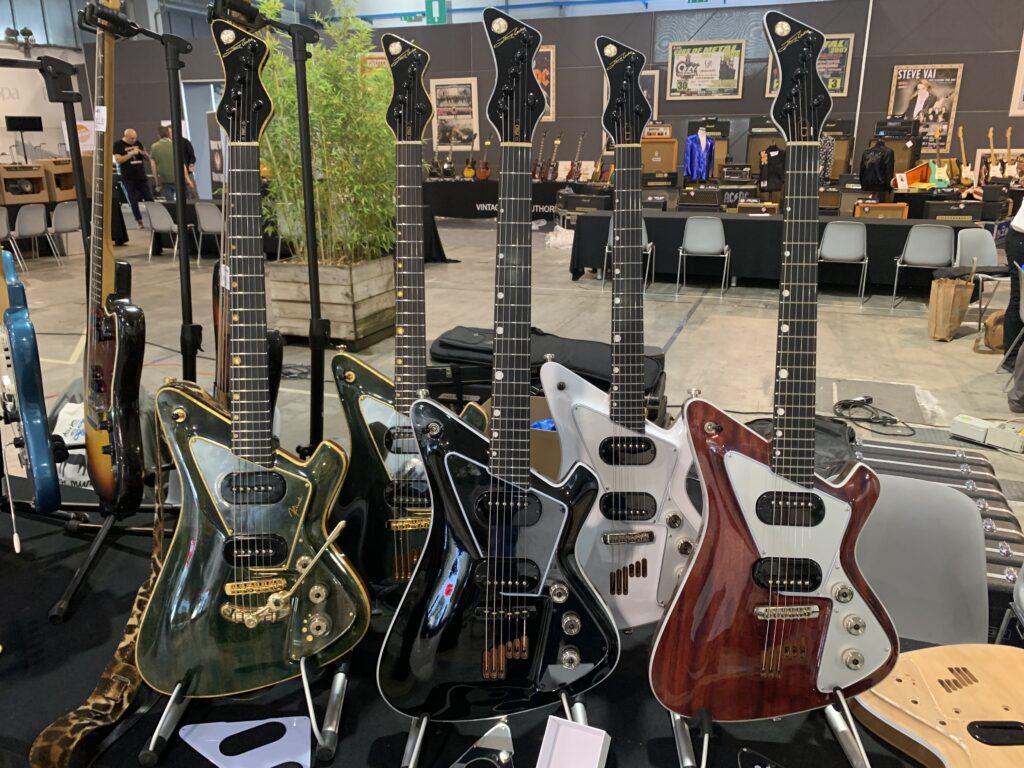 Démos de 17 guitares électriques au Guitar Show Padova 2024