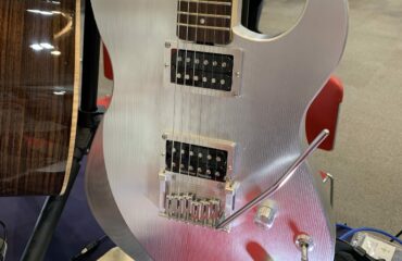 Guitare en Aluminium Made in Japan : List Guitars testée à Osaka