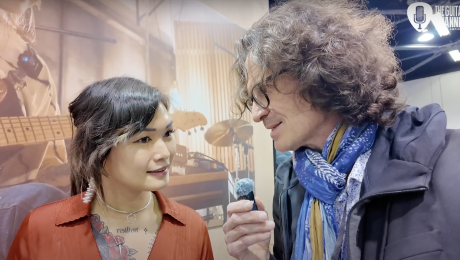 Yvette Young, Interview au NAMM sur le Stand Walrus Audio