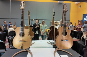 Luthier Théo Kazourian au Fretboard Summit